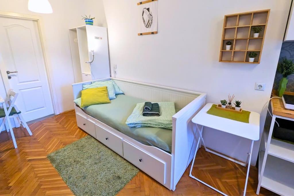 Cozy Ensuite Room In Zagreb Center Exterior photo